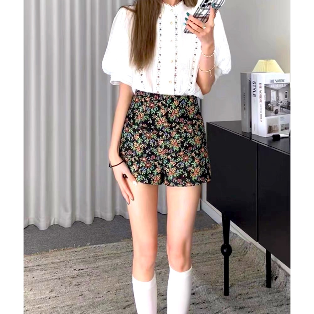 Victorian inspired tweed-like shorts